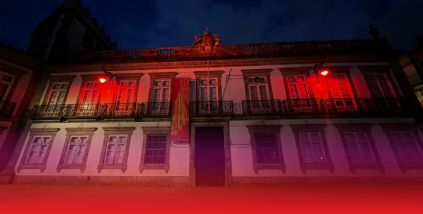 Porto ilumina-se de vermelho no Dia Mundial da Cruz Vermelha e do Crescente Vermelho